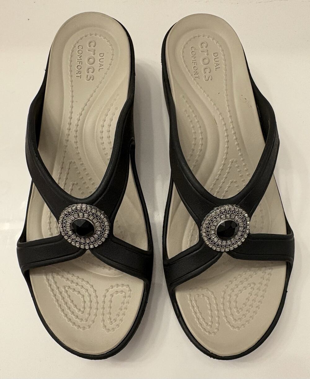 Crocs Sanrah Black Wedge Sandal Embellished Rhinestone Circle Medallion Size 7